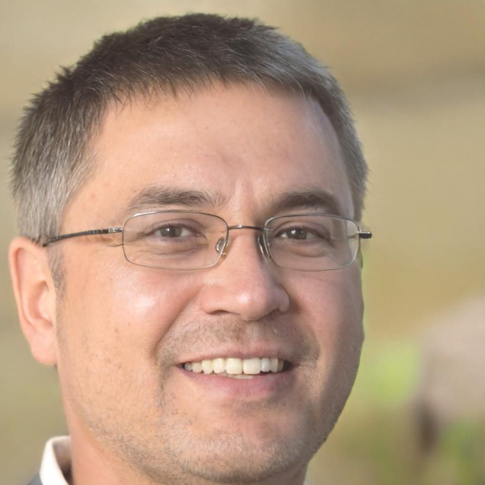 Portrait de Théo Muller, conseiller en stratégie d'épargne