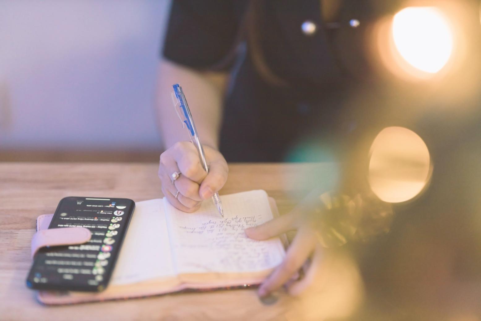 Participant à la formation travaillant sur son budget