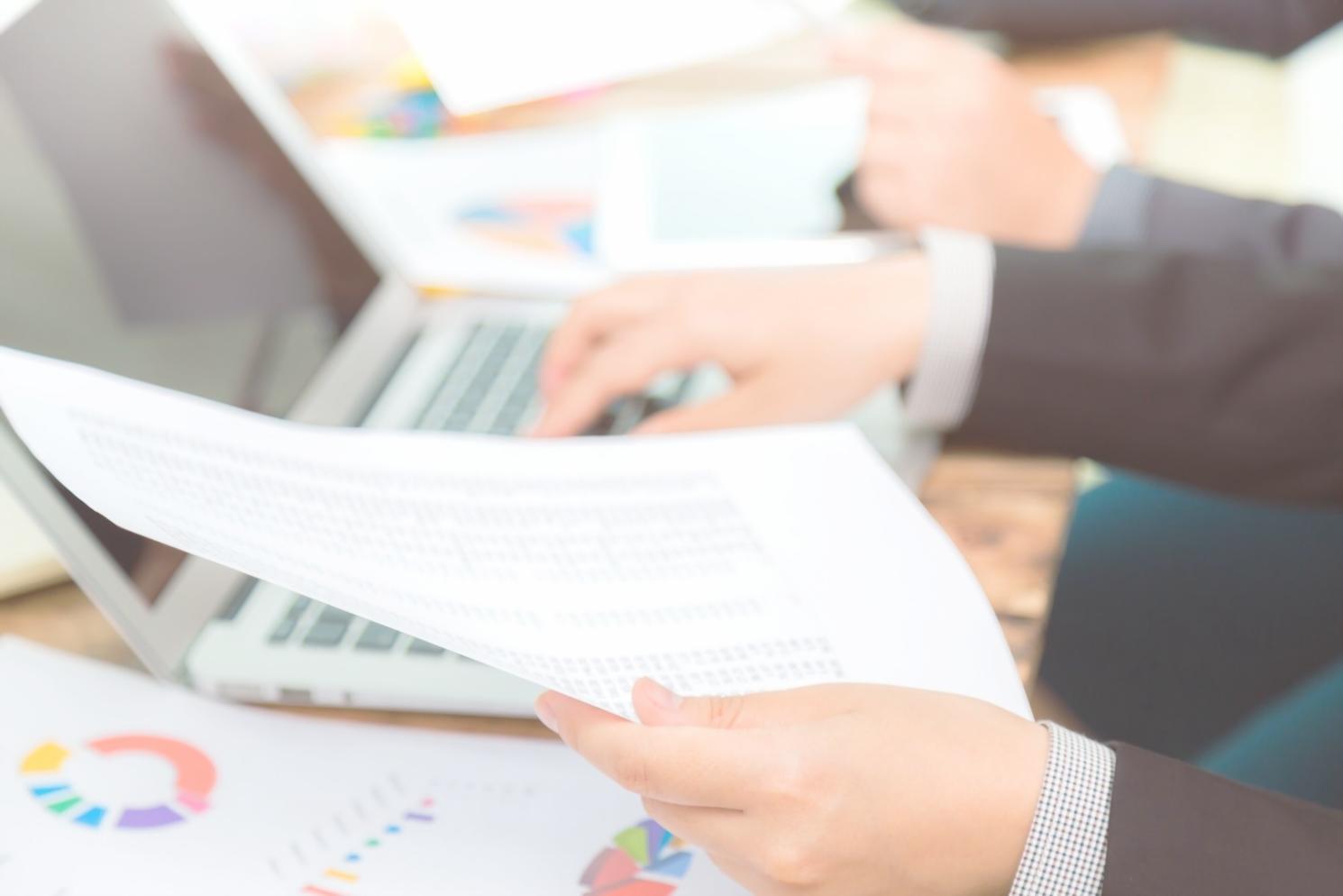 Personne travaillant sur son budget personnel